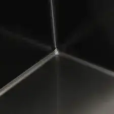 黑色哑光水槽内侧 R10 圆角的特写镜头